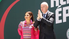 Clara Brugada y Gianni Infantino en evento