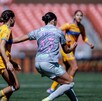Jugadoras de Tigres y América Femenil en el partido amistoso del Golden Clash.