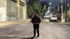 Policías acordonan la zona donde Donovan y Joshua fueron baleados en la colonia Guerrero.