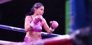 Gabriela 'La Bonita' Sánchez, durante la pelea contra 'La Rebelde' de Marco en el auditorio GNP seguros.