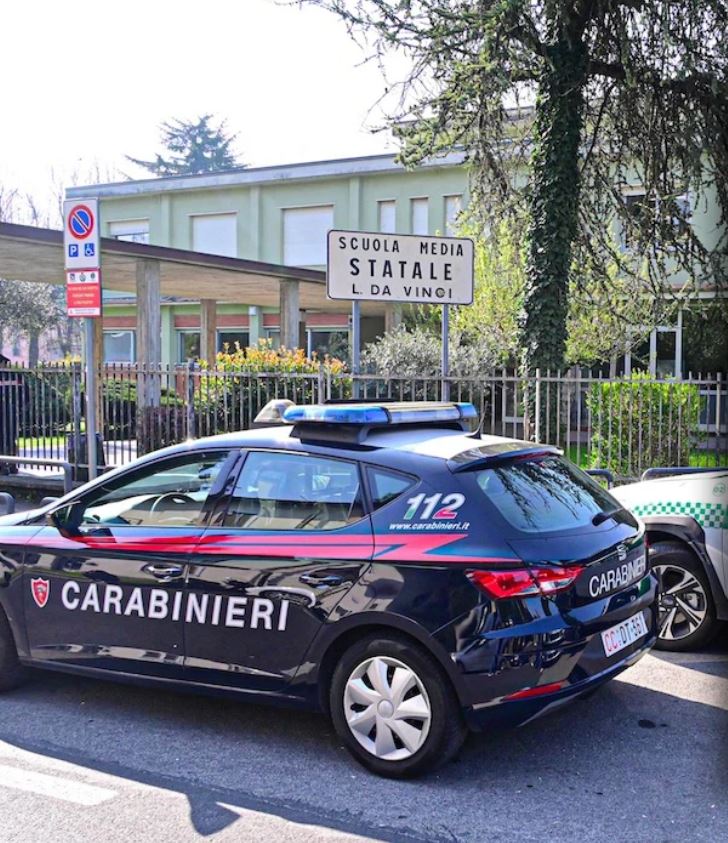 Alumno apuñala a profesora en Italia dentro de escuela; el agresor menor es detenido, sin embargo, no será considerado penalmente responsable.