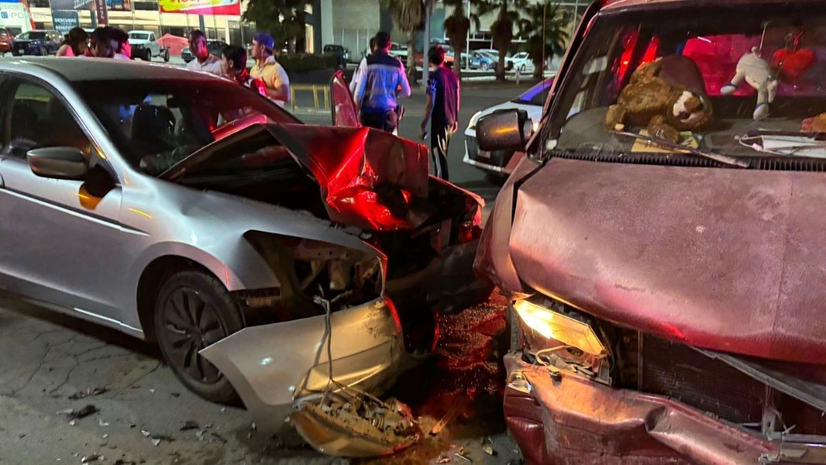 Vehículos chocados en la Calzada Colón