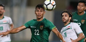 Jugadores de la Selección de Bolivia e Irak en un partido amistoso en 2018.