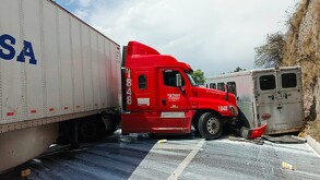 Carambola paraliza la autopista Toluca–Atlacomulco, la tarde de hoy lunes 30 de marzo del 2026.