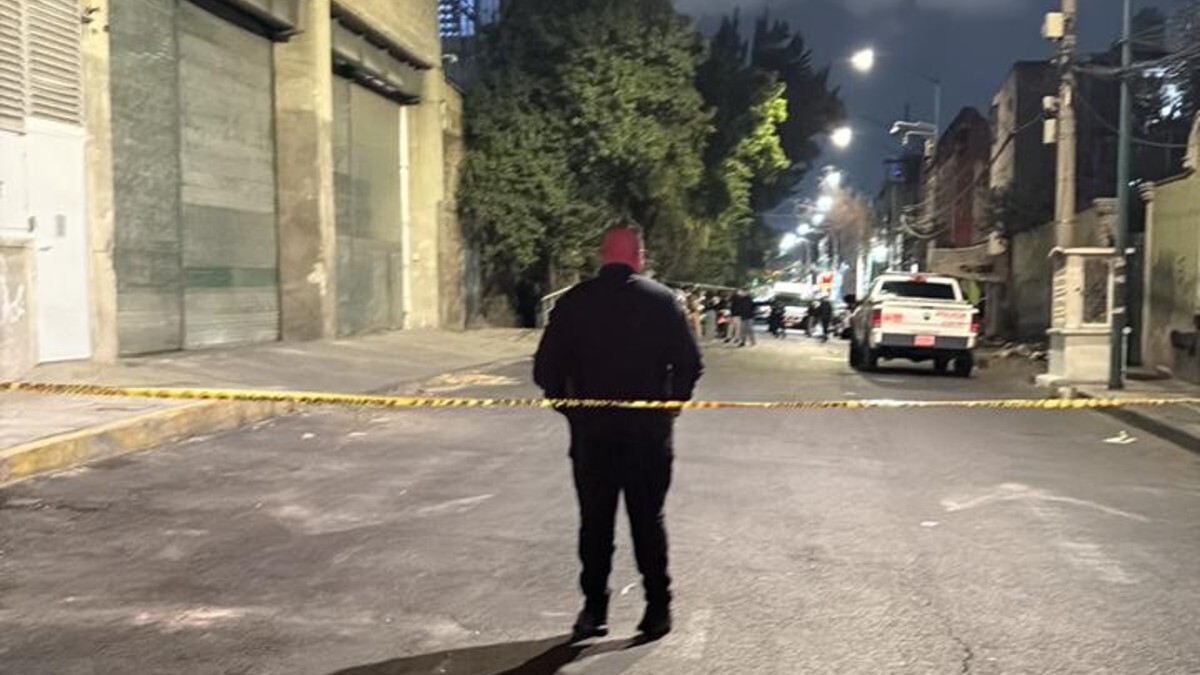 Policías acordonan la zona donde Donovan y Joshua fueron baleados en la colonia Guerrero.