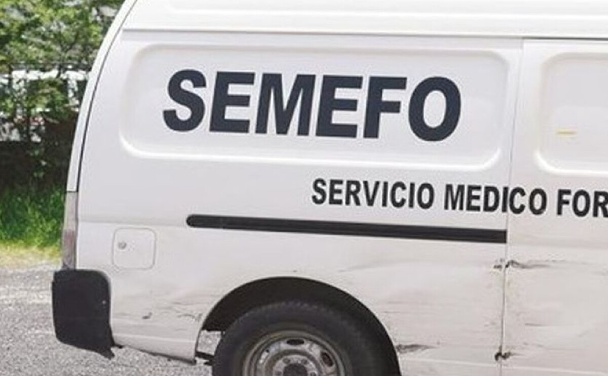Camioneta de SEMEFO.