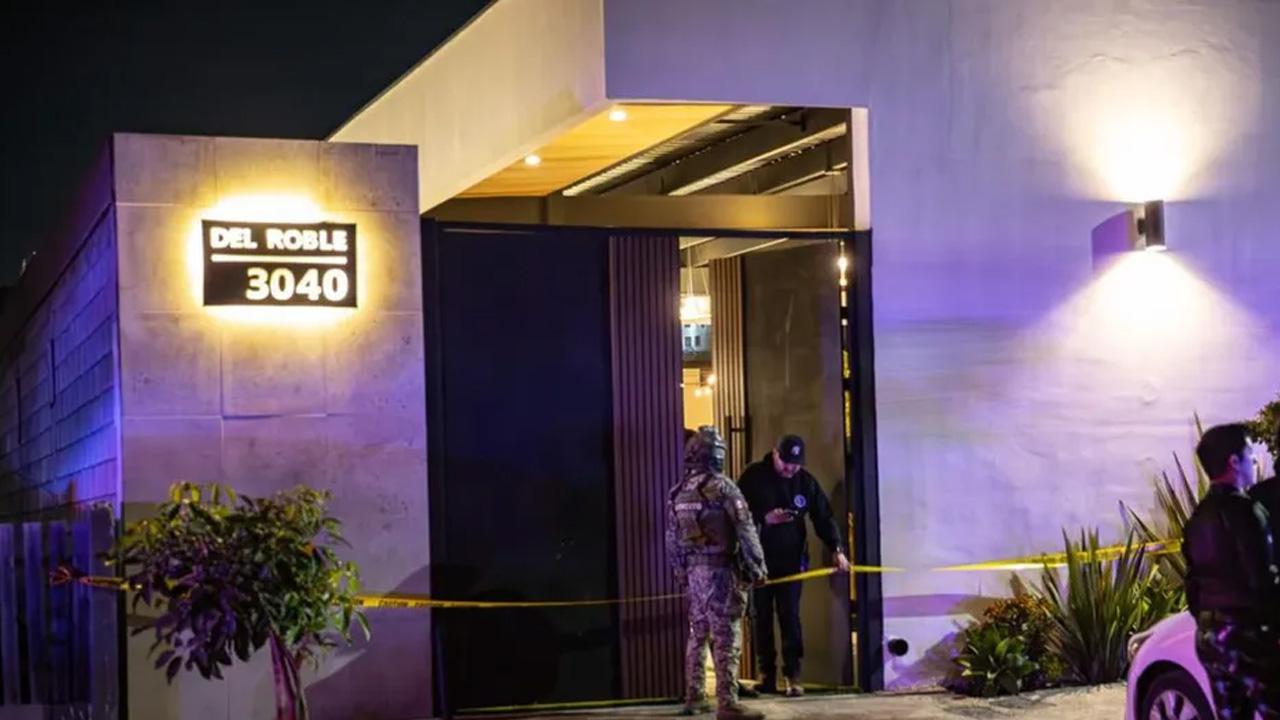 Un hombre disparó contra un grupo musical durante su propia fiesta en Tijuana, dejando a un cantante muerto y a otro integrante herido.