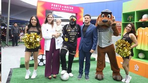 Mascotas de Sultanes y Fuerza Regia con Samuel García por iniciativa de Mundial