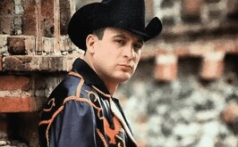 Valentín Elizalde en photoshoot.