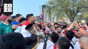 Aficionados de la Selección de Irak abarrotaron la Macroplaza para comenzar con la fiesta previa al partido decisivo del Repechaje al Mundial 2026.