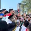 Aficionados de la Selección de Irak abarrotaron la Macroplaza para comenzar con la fiesta previa al partido decisivo del Repechaje al Mundial 2026.
