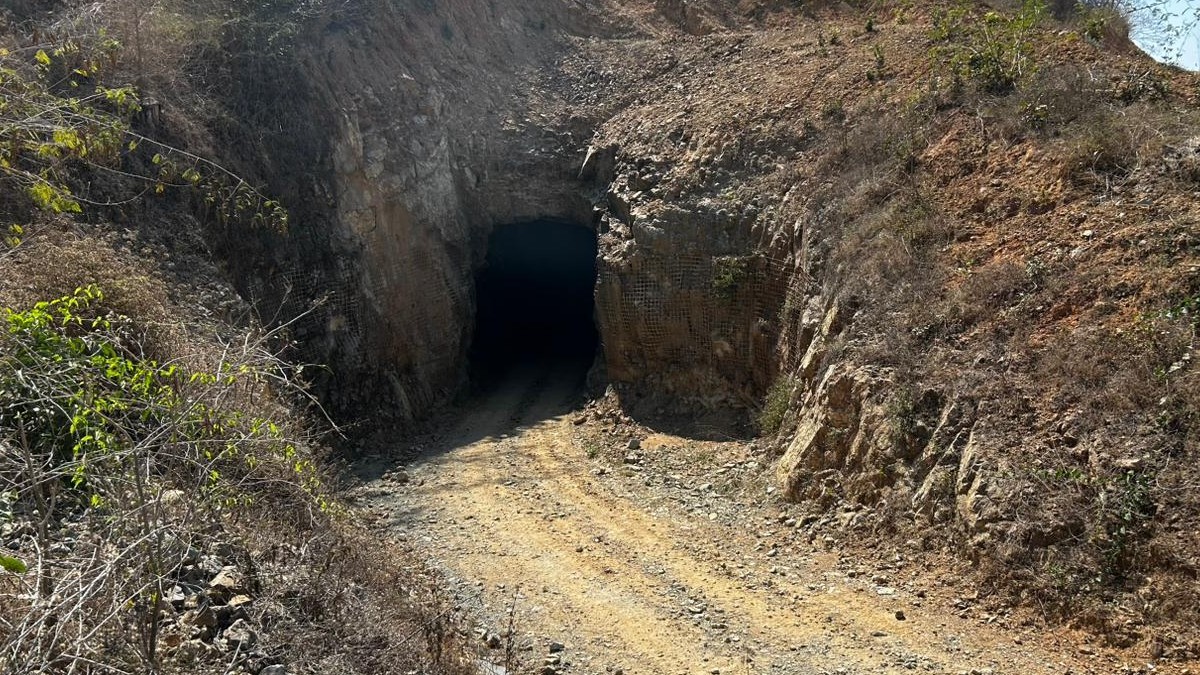 Cueva o mina en terracería en Sinaloa