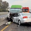 Auto impactado contra combi en el Circuito Exterior Mexiquense.