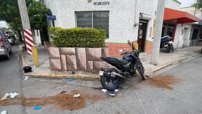 Choque en moto deja a pareja lesionada