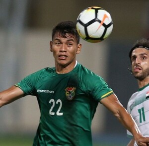 Jugadores de la Selección de Bolivia e Irak en un partido amistoso en 2018.