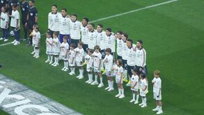 La Selección Mexicana entonando el Himno Nacional previo al partido contra Portugal.
