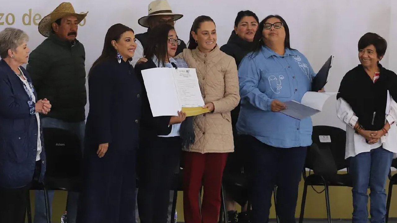 El gobierno federal ha entregado cerca de 30 mil títulos agrarios a mujeres y busca alcanzar los 150 mil.