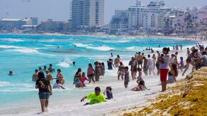 Playas de México con turistas durante las vacaciones