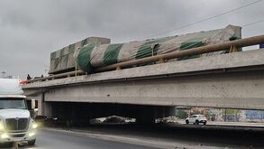 tráiler volcado en Escobedo