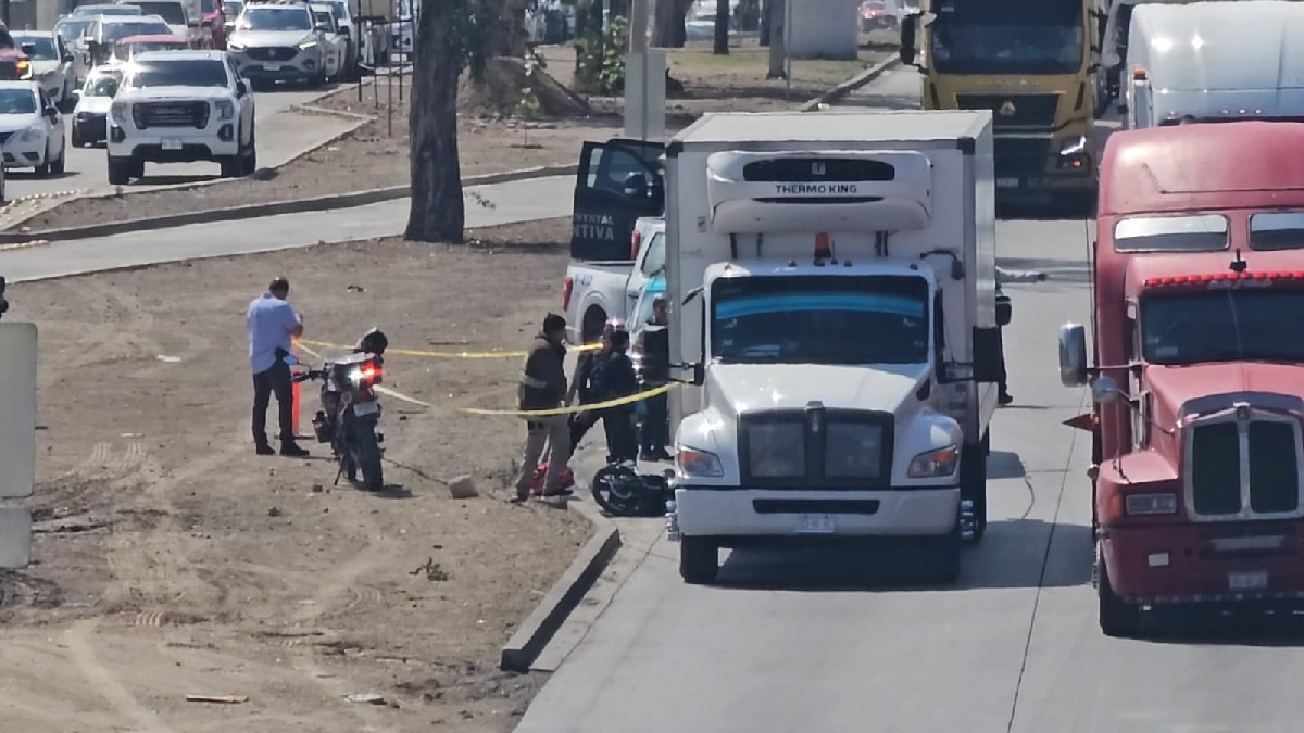 Motociclista muere tras ser arrollado por vehículo pesado en Periférico Sur, en Tlaquepaque; accidente provocó caos vial y movilización de cuerpos de emergencia