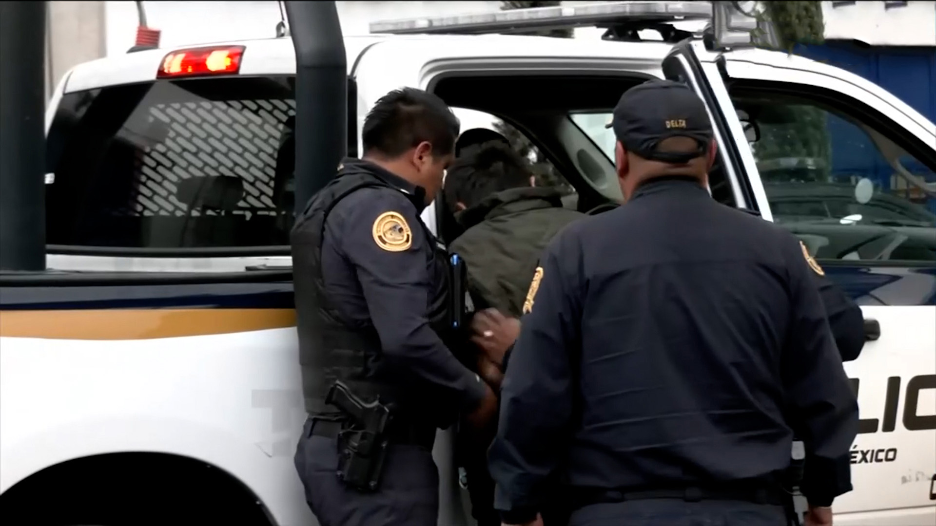 Policías de la SSC detuvieron a un hombre vinculado con robos diarios a tiendas Oxxo en las colonias Guerrero y Buenavista. Usaba una pistola réplica.