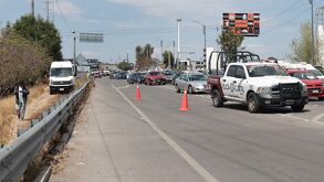 Aglomeración vehicular en el Periférico Ecológico en Puebla durante el día