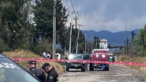 Hallan sin vida a Ángel Rodolfo, exfuncionario de la policía de Edomex, dentro de camioneta en Toluca.