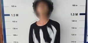 Adolescente identificado como Osmar 'N' con la cara censurada delante de un fondo blanco con medidas de altura