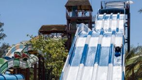 El Parque Acuático Agua Caliente cuenta con una variedad amplia de toboganes y atracciones para toda la familia
