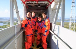 Tripulación del despegue Orion conformado por: Reid Wiseman (NASA), Victor Glover (NASA), Christina Koch (NASA), Jeremy Hansen (Agencia Espacial Canadiense CSA)