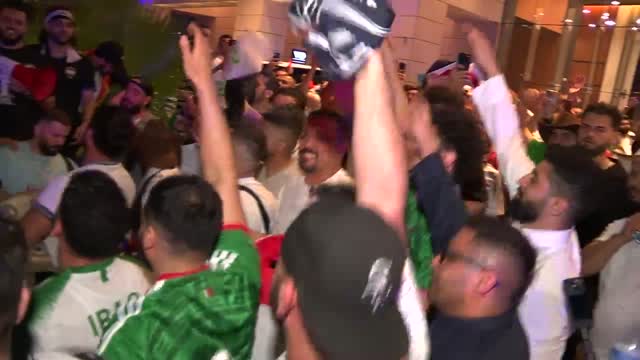 Aficionados de Irak celebraron en Monterrey el triunfo ante Bolivia en el repechaje rumbo al Mundial.
