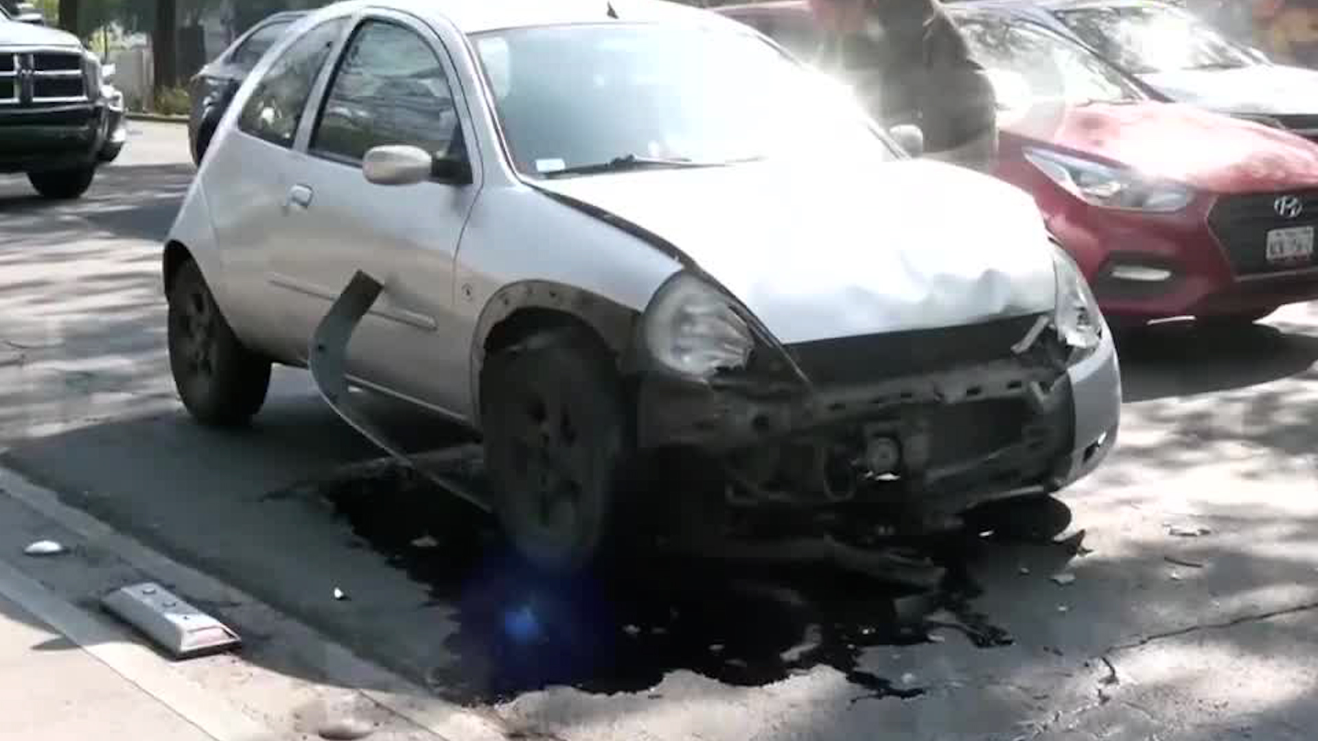 Una carambola registra en Paseo de la Reforma involucró a cuatro vehículos. No se reportan heridos.