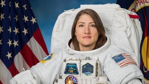 Christina Koch, la primera mujer en ir a la Luna en la misión Artemis II de la NASA.