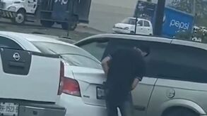 Habitantes exigen vigilancia tras captar a un hombre robando un vehículo en estacionamiento de García.