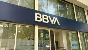 Asalto en sucursal de BBVA en plaza Vía San Ángel