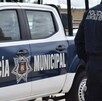 Policía de Quintana Roo al lado de una patrulla de la Policía Municipal de Cancún