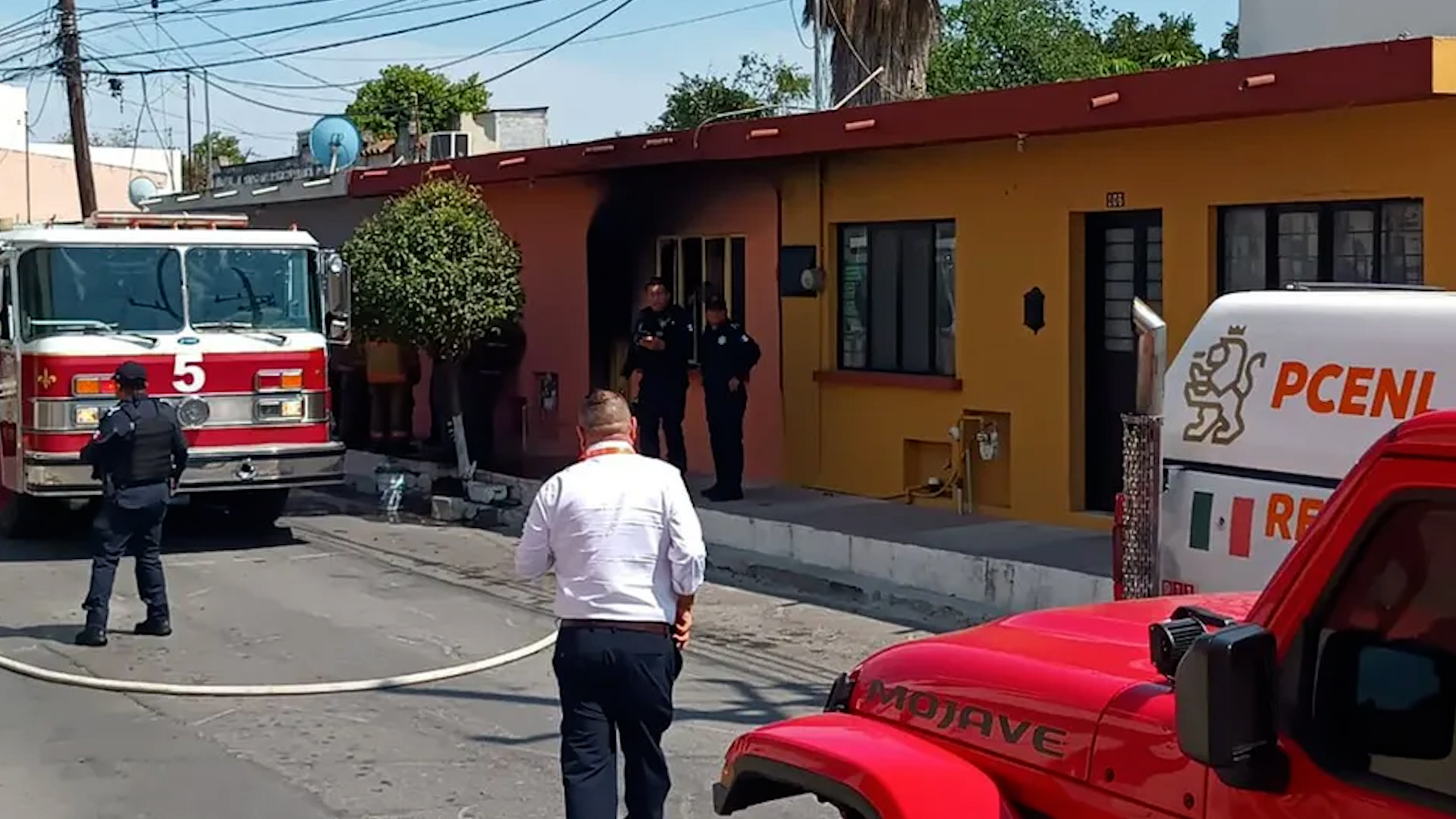 Una persona perdió la vida tras un incendio que se registró en su vivienda ubicada en el centro de Guadalupe, el hombre de entre 70 y 75 años, falleció.