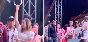 una mujer molesta durante un certamen de señorita acatlán