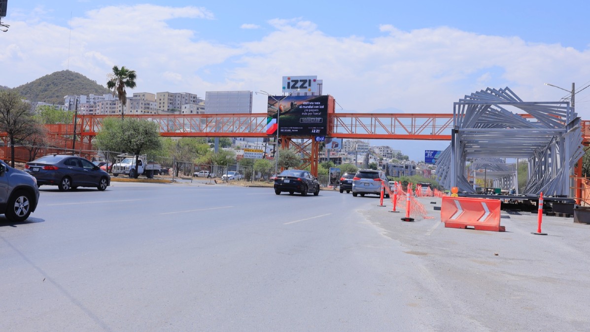 Obras en avenida Eloy Cavazos en Guadalupe