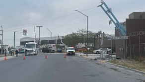 Transporte de personal chocado en Apodaca.