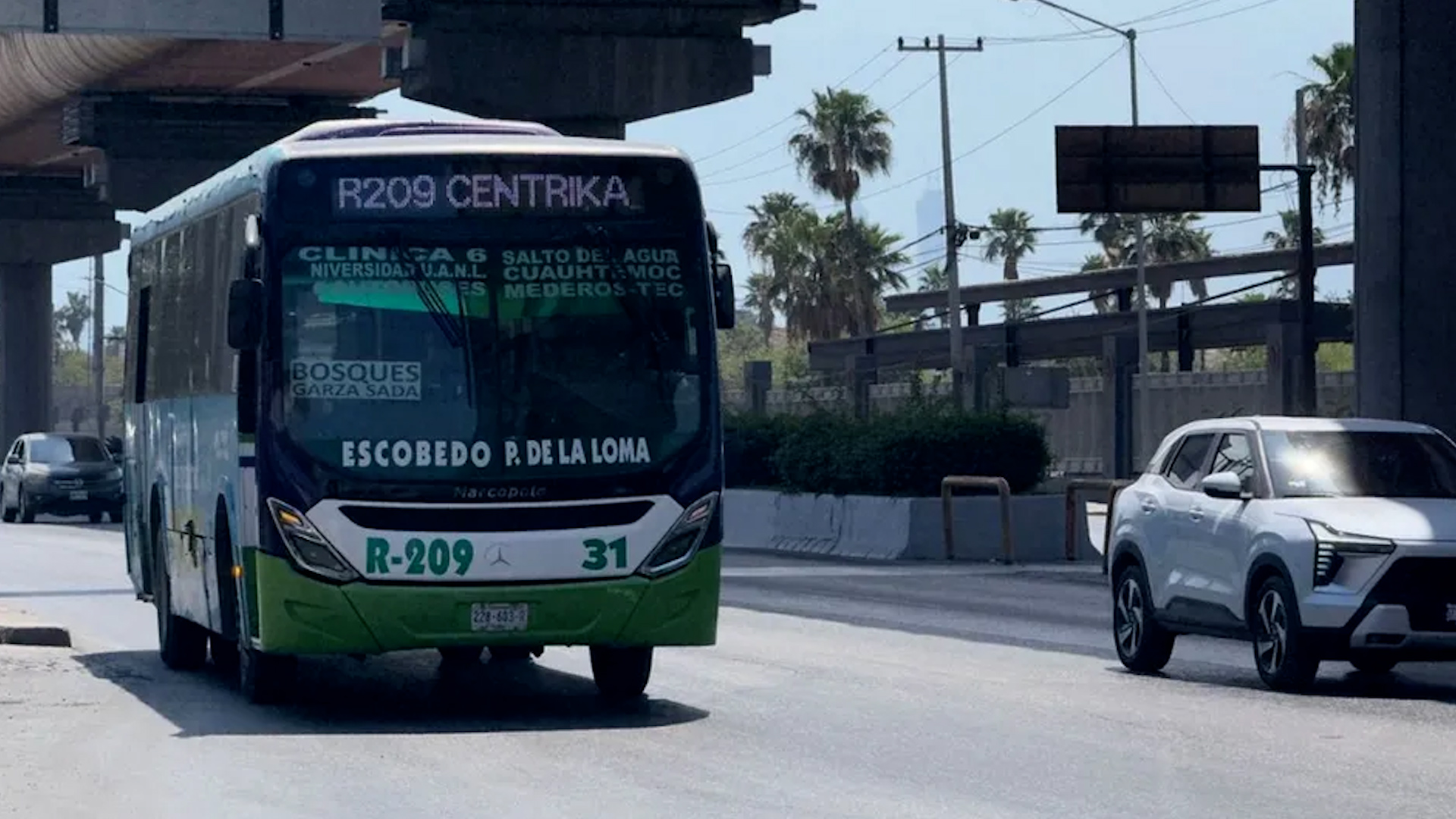 Usuarios del transporte público denuncian trayectos, caros y desgastantes emocionalmente.