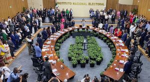 INE sesionando para aprobar avance de Somos México como partido.