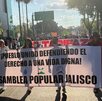 Integrantes de la Asamblea Popular de Jalisco protestan por las calles de Guadalajara por aumento al trasporte público