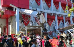 Viviendas destruidas por el terremoto de Indonesia
