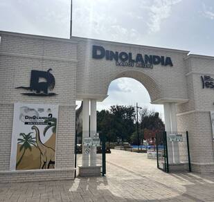 Conoce los horarios de Dinolandia en Ramos Arizpe y por qué es una opción gratuita ideal para disfrutar en familia.