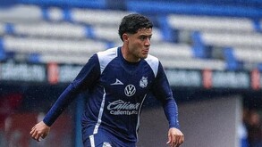 Owen González en un entrenamiento con Club Puebla.