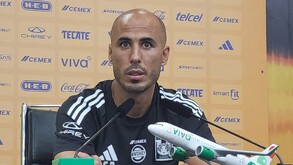 Guido Pizarro en conferencia de prensa con Tigres luego de su renovación.