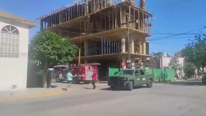Una intensa movilización de los cuerpos de rescate y fuerzas federales se registró la mañana de este jueves en el sector centro de Lerdo, Durango.