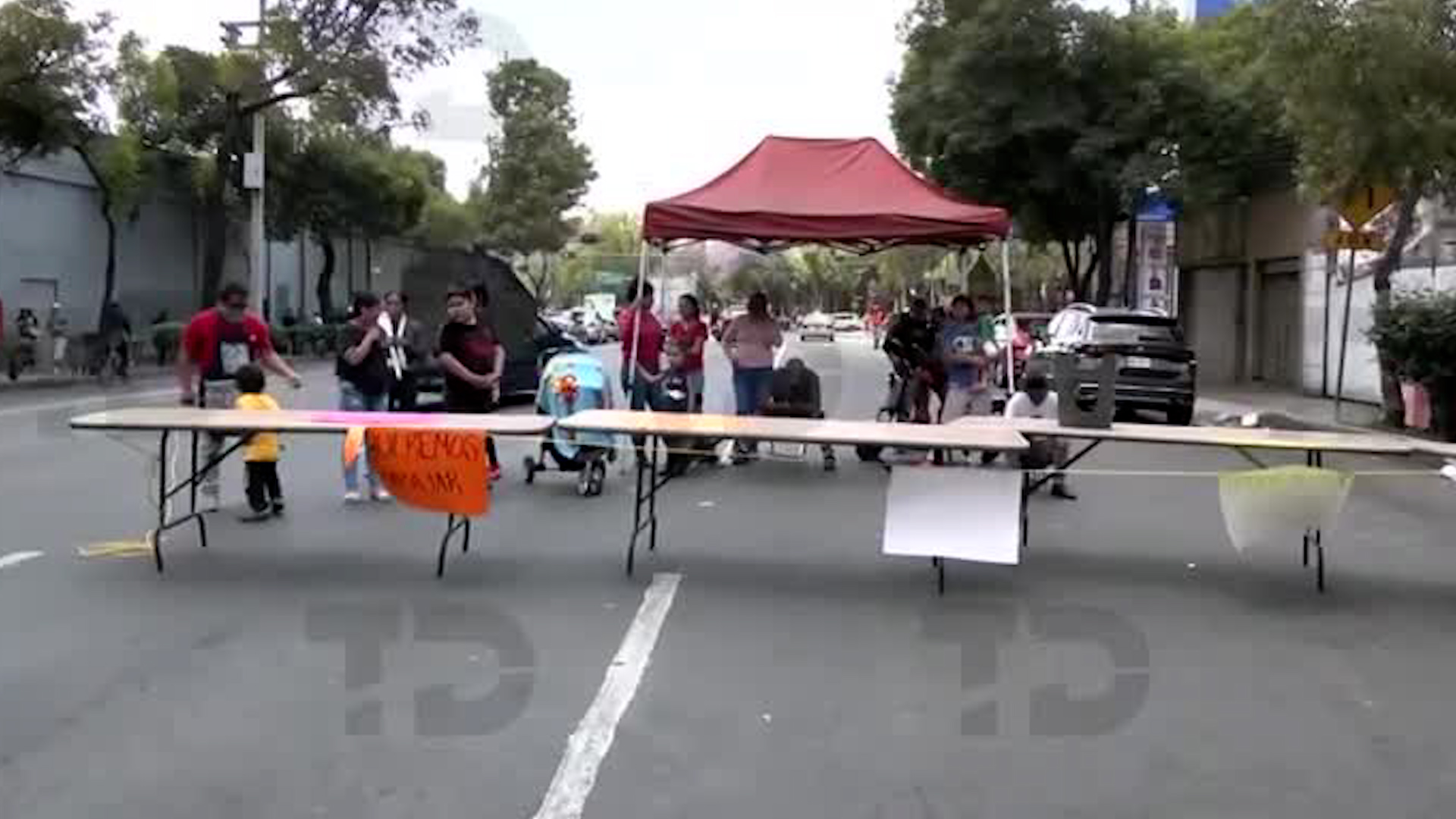 Habitantes triquis de la colonia tránsito denuncian que no fueron consultados sobre la romería que se coloca en la zona.