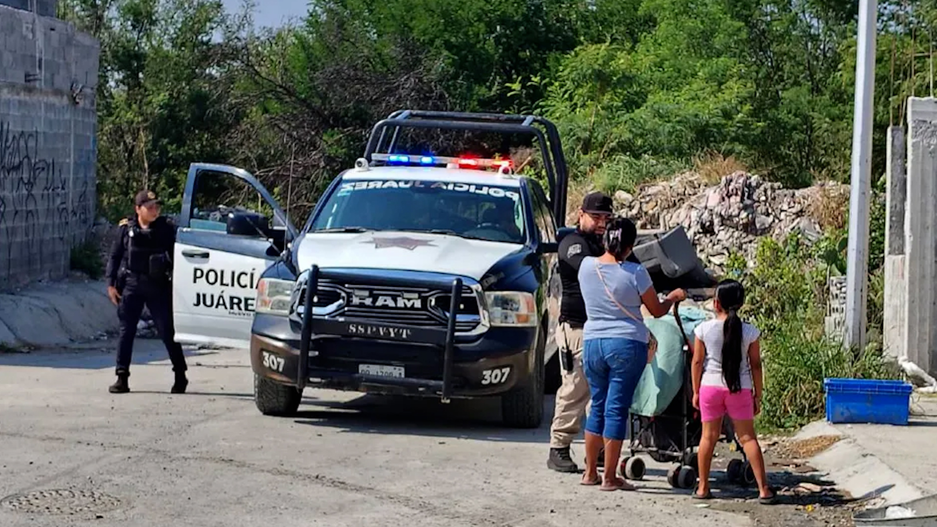 Mientras la pequeña que se intoxicó accidentalmente al ingerir narcótico en Juárez, se encuentra estable, su padre no ha sido localizado.